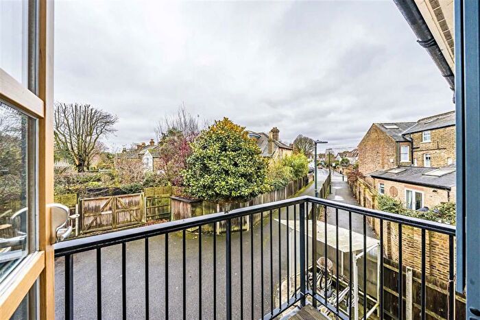 2 Bedroom Flat For Sale In Clarence Road, Teddington, TW11