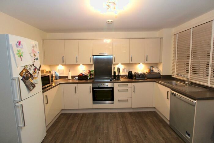 2 Bedroom Apartment To Rent In Schoolgate Drive, Morden, SM4