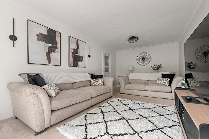 3 Bedroom Maisonette For Sale In Union Road, Grangemouth, FK3