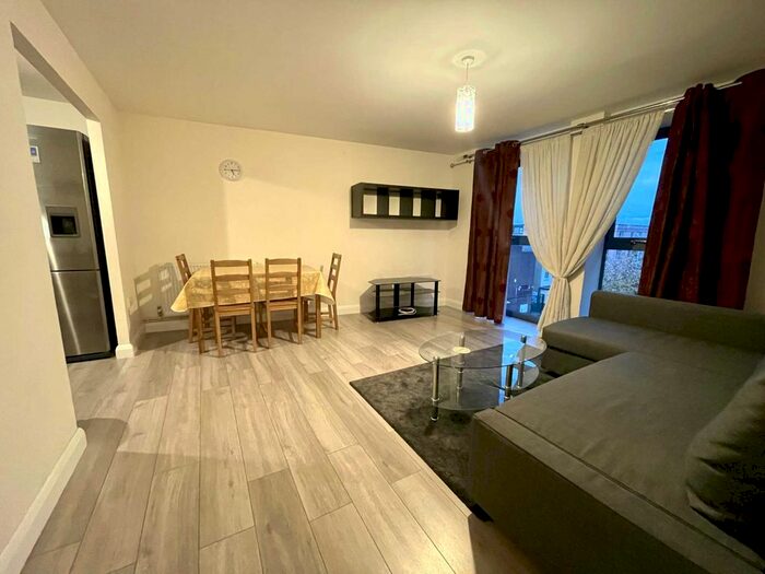 3 Bedroom Flat To Rent In London Road, Croydon CR0