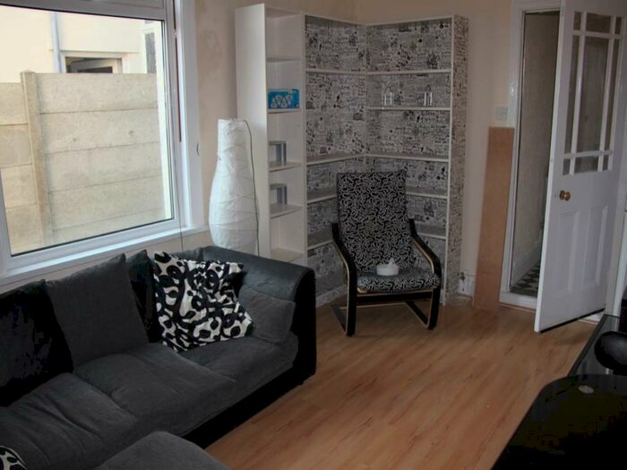 5 Bedroom House To Rent In Llanishen Street, Heath, CF14