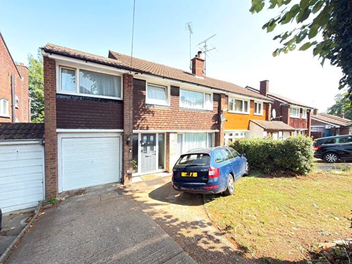 4 Bedroom Semi-Detached House For Sale In Lime Avenue, Amp;D Borders, Luton, Bedfordshire, LU4