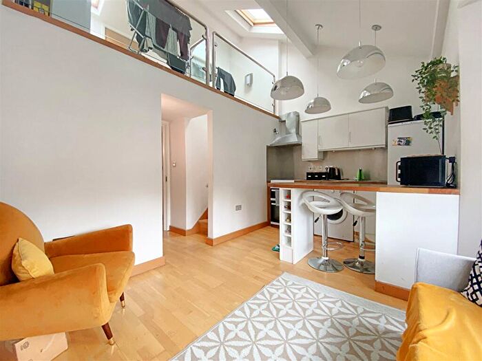 Flat To Rent In Beaconsfield Road - Mezzanine Level, BN1