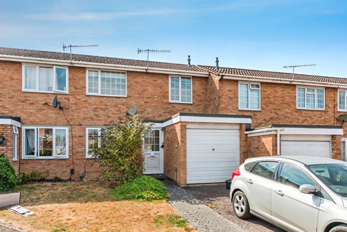2 Bedroom Terraced House For Sale In Larchmore Close, Swindon, SN25
