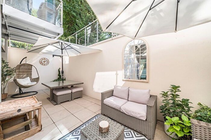 2 Bedroom Flat For Sale In Oakhill Road, Putney, SW15