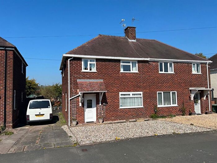 3 Bedroom Semi-Detached House For Sale In Gauden Road, Stourbridge, DY9