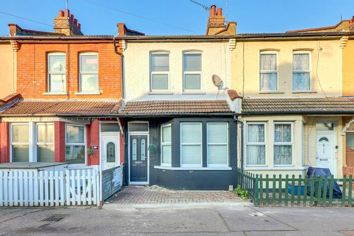 3 Bedroom Terraced House To Rent In Fairfax Drive, Westcliff-On-Sea SS0