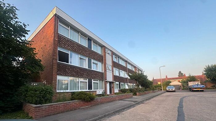 2 Bedroom Flat To Rent In Barton Meadows, Ilford, IG6