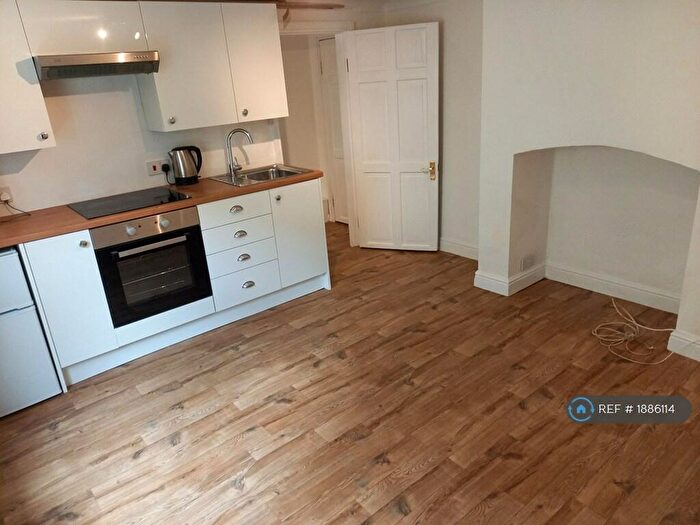 1 Bedroom Flat To Rent In Zinzan St, Reading, RG1