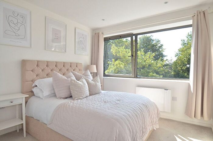 2 Bedroom Flat To Rent In Regent House, Hubert Road, Brentwood, CM14