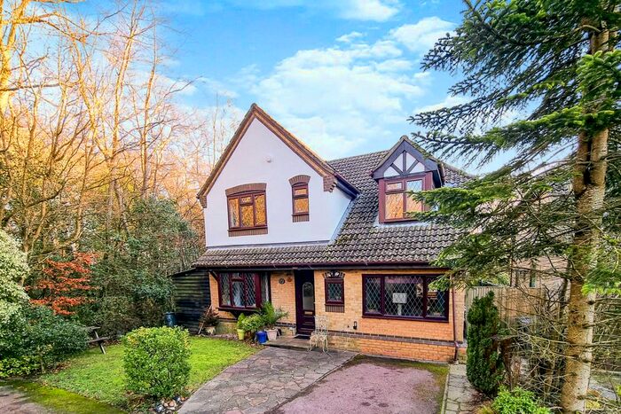 4 Bedroom Detached House For Sale In Bay Tree Close, Heathfield, TN21