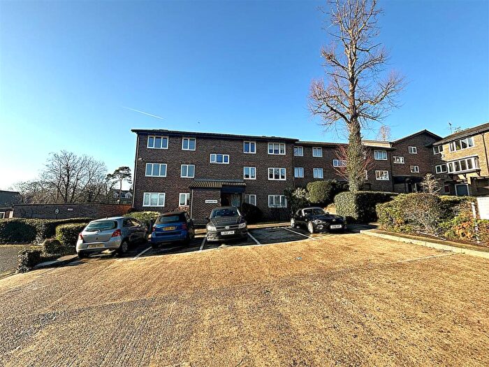 2 Bedroom Flat For Sale In Kingsleigh Walk, Bromley, BR2