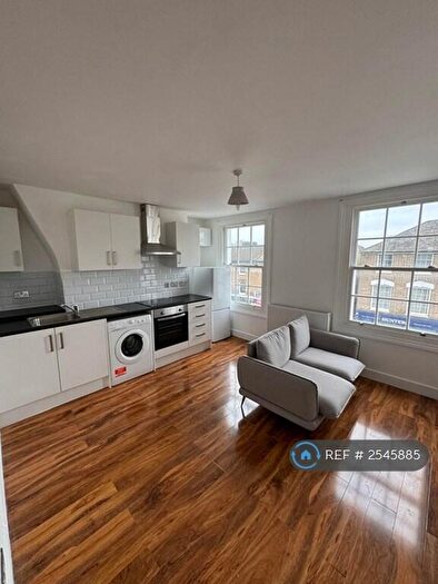 3 Bedroom Flat To Rent In Parrock Street, Gravesend, DA12