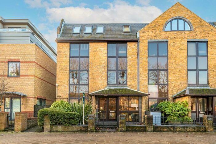 1 Bedroom Flat To Rent In St. Johns Road, Isleworth, TW7