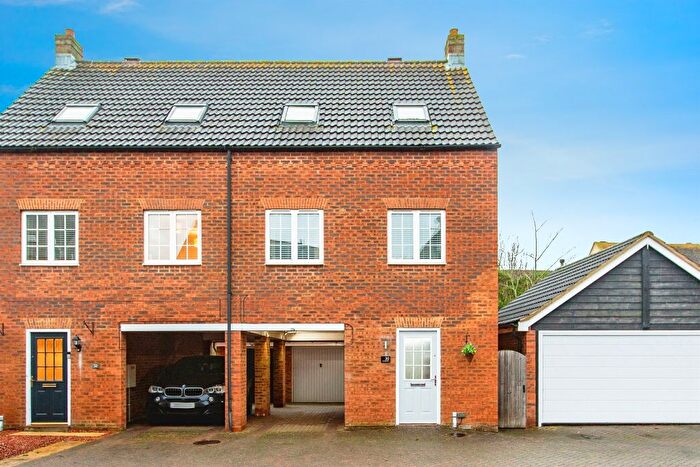 3 Bedroom Semi-Detached House For Sale In Brookfield Way, Lower Cambourne, Cambridge, CB23