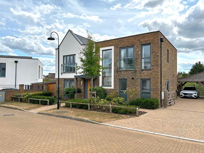 4 Bedroom Detached House To Rent In The Newmanry, Oakgrove, MK10