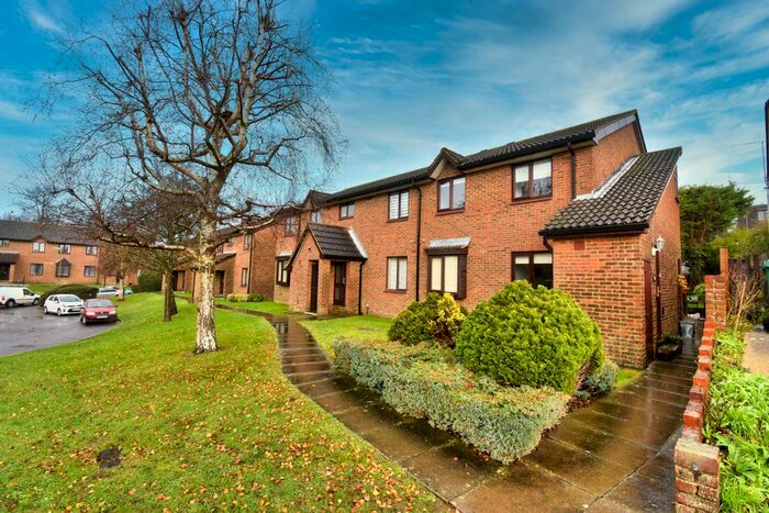 1 Bedroom Flat To Rent In Park View Road, Redhill RH1