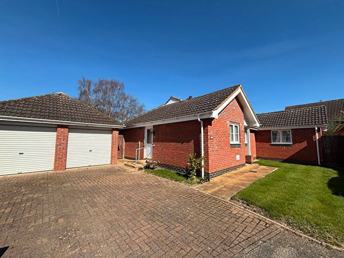 3 Bedroom Detached Bungalow To Rent In Edis Way, Foxton, CB22