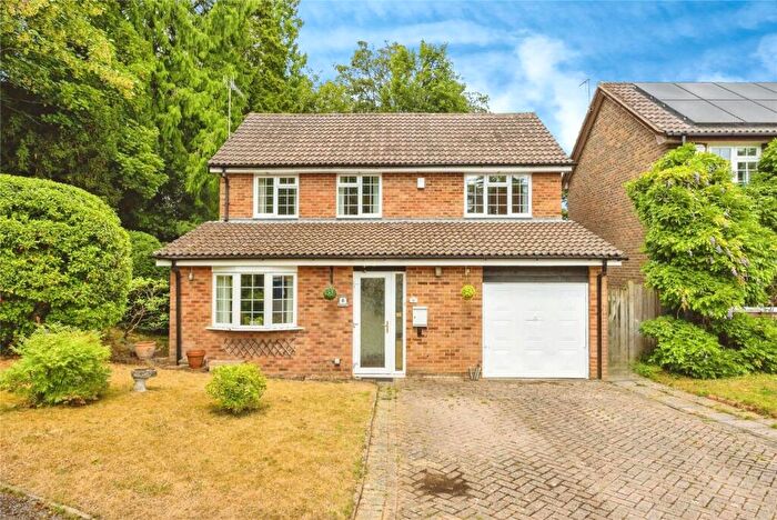 4 Bedroom Detached House For Sale In Davies Close, Godalming, Surrey, GU7