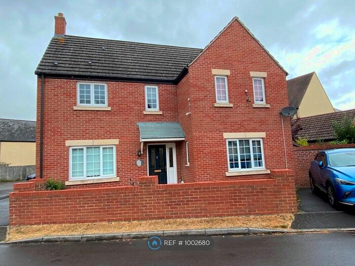 4 Bedroom Detached House To Rent In Cassini Drive, Swindon, SN25