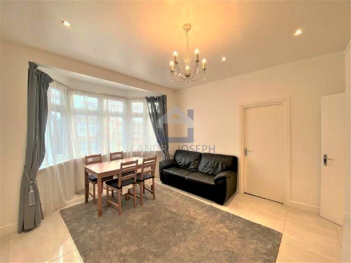 3 Bedroom Flat To Rent In Galpins Road, Thornton Heath, London, CR7