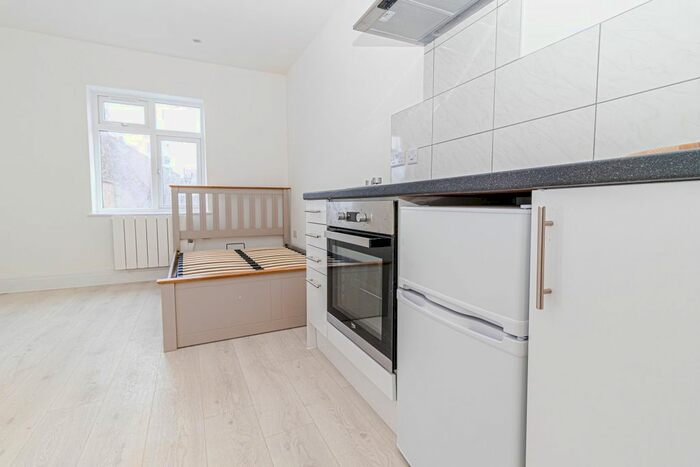 Studio To Rent In Church Road, London NW4