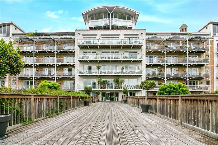 1 Bedroom Flat For Sale In Kew Bridge Road, Brentford, TW8