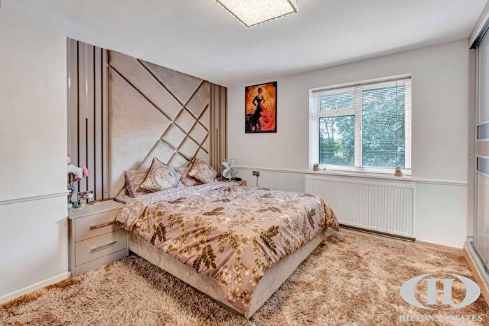 2 Bedroom Flat For Sale In Convent Way, Southall, UB2