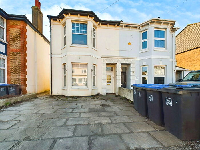 4 Bedroom Semi-Detached House To Rent In Penhill Road, Lancing, BN15
