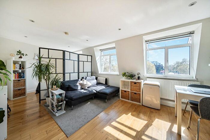 2 Bedroom Flat For Sale In Kennington Road, London, SE11