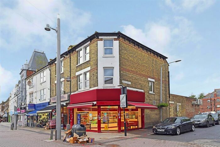 2 Bedroom Flat To Rent In High Street, London, E17