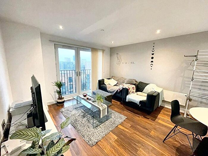 1 Bedroom Apartment For Sale In Wilburn Basin, Ordsall Lane, M5