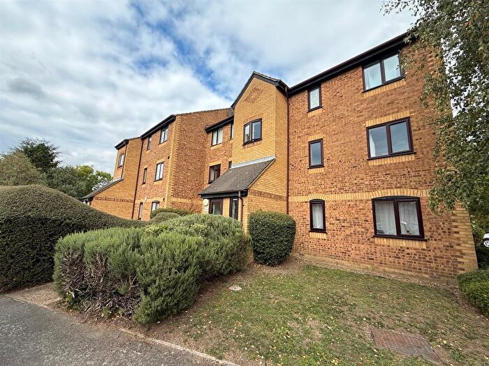 2 Bedroom Flat For Sale In Burket Close, Southall, UB2