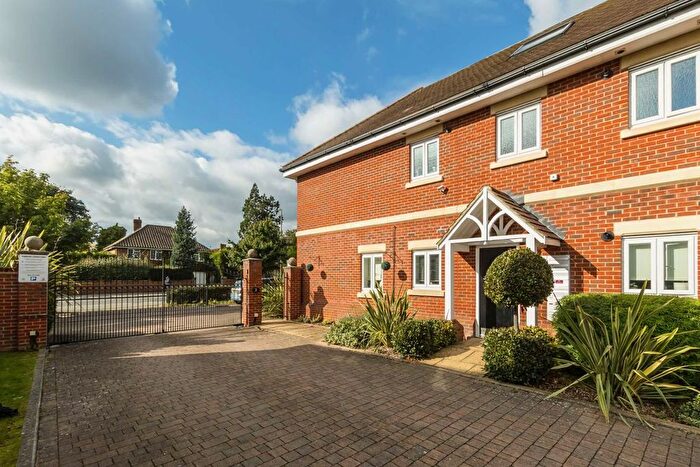 2 Bedroom Flat To Rent In Dunnell Close, Sunbury-On-Thames, TW16