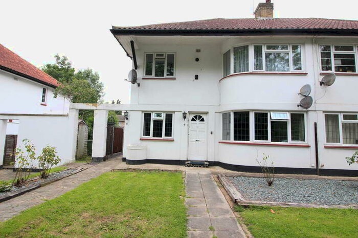 2 Bedroom Ground Maisonette Flat To Rent In Lansdowne Court, KT4