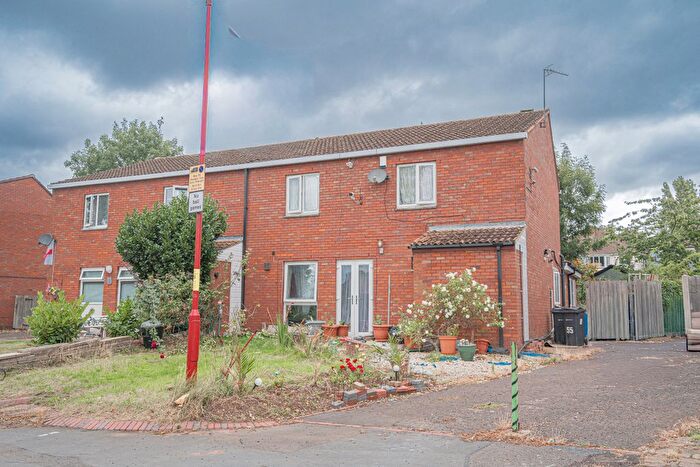 3 Bedroom Semi-Detached House For Sale In Priors Way, Erdington, Birmingham, B23