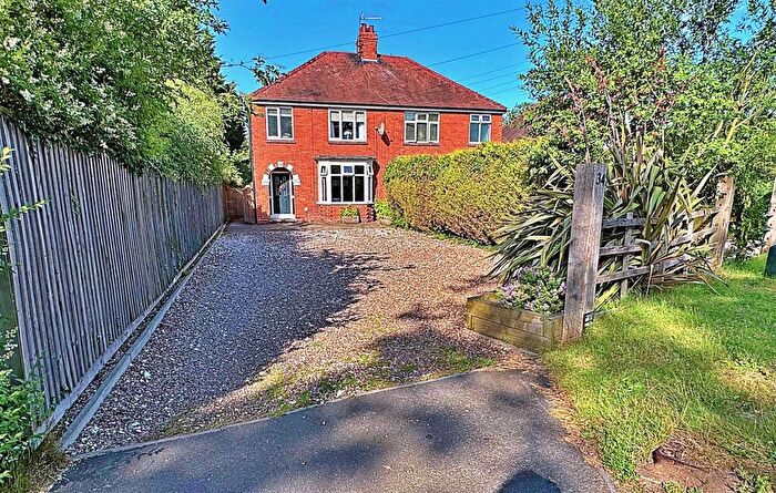 3 Bedroom Semi-Detached House For Sale In Stallingborough Road, Healing, Grimsby, N.E. Lincs, DN41