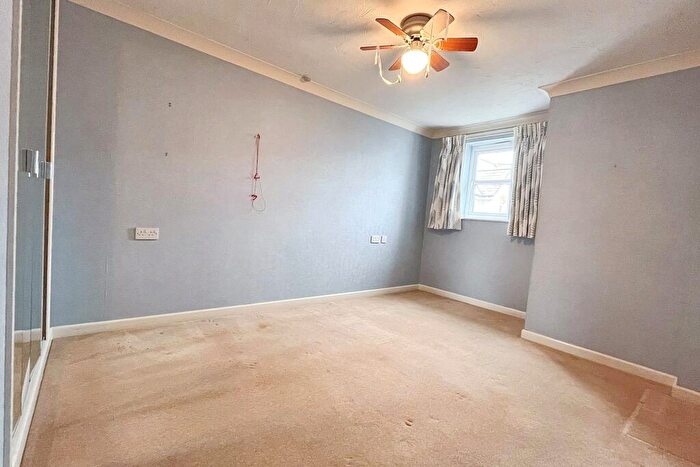 2 Bedroom Flat For Sale In Fordingbridge, SP6
