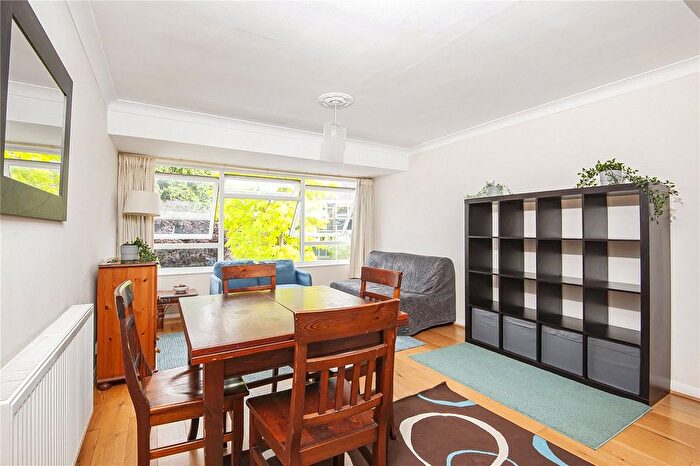 2 Bedroom Flat To Rent In Vandyke Close, Putney, SW15