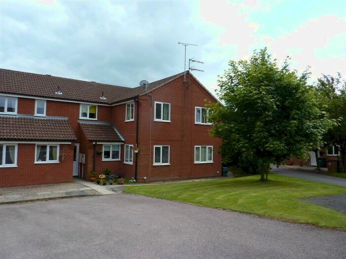 2 Bedroom Flat To Rent In Vicarage Gardens, Swadlincote, Derbyshire, DE11
