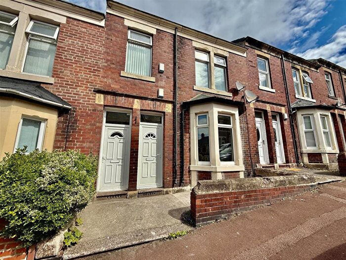 2 Bedroom Flat To Rent In Faraday Grove, Bensham, Gateshead, NE8