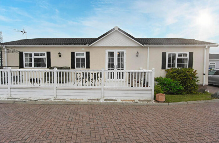 2 Bedroom Park Home For Sale In Palm Court, Wickford, SS11