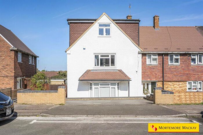 5 Bedroom End Of Terrace House For Sale In Roundhill Drive, Enfield, EN2