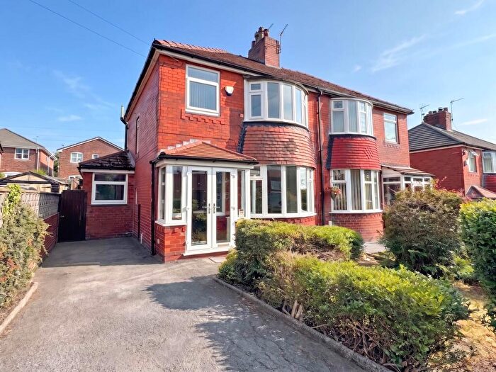 3 Bedroom Semi Detached House For Sale In Chadderton Park Road, Oldham, OL9
