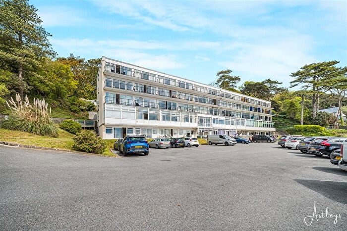 1 Bedroom Flat For Sale In Caswell Bay, Swansea, SA3