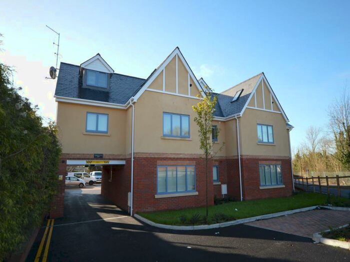 1 Bedroom Flat To Rent In Weyhill Road, Andover, Hampshire, SP10