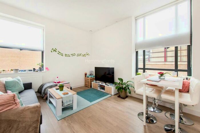 1 Bedroom Apartment To Rent In Cambridge House, Mayes Road, Wood Green, N22