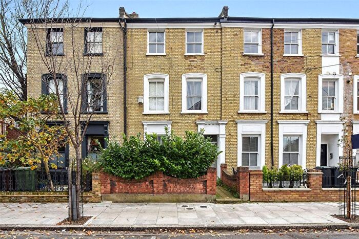 1 Bedroom Flat To Rent In Horton Road, London, E8