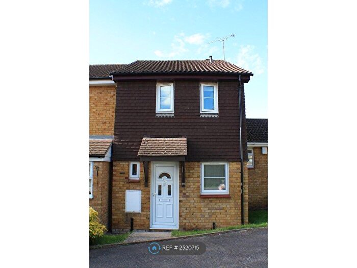 2 Bedroom Terraced House To Rent In Nayland Close, Wickford, SS12