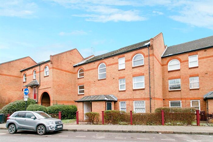 1 Bedroom Flat To Rent In Victoria Park Road, London, E9